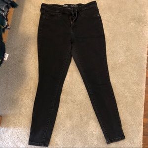 Black High Rise Jegging